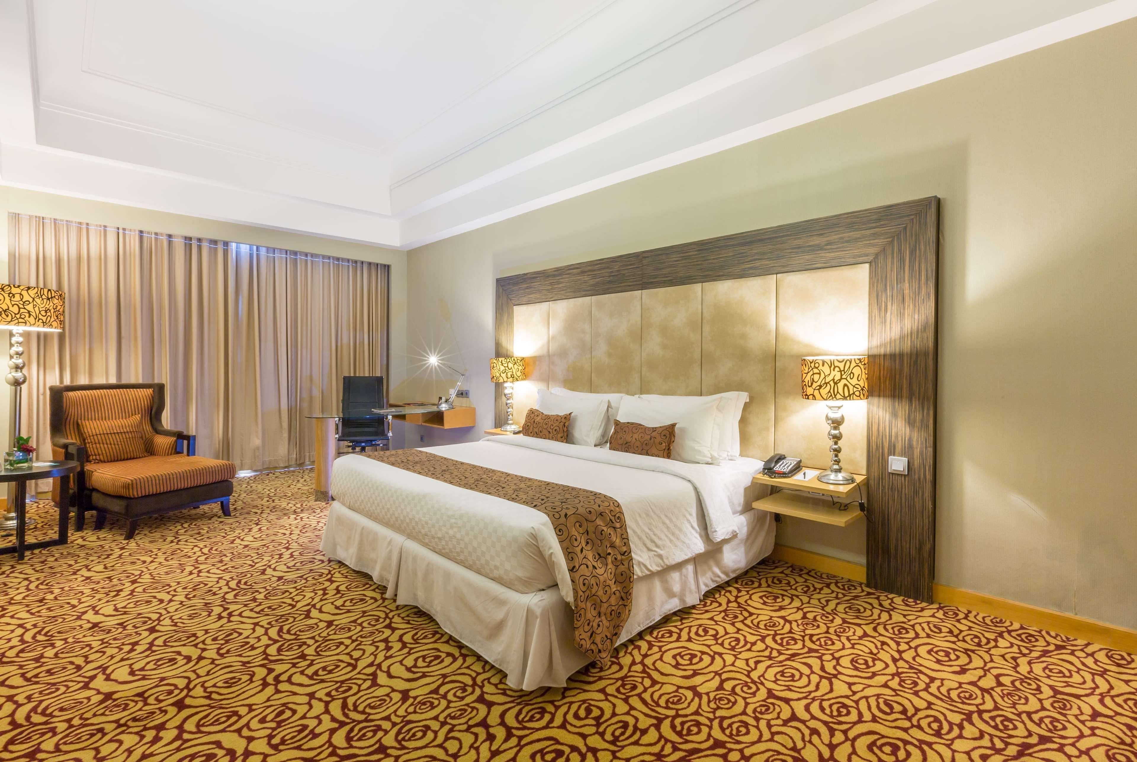 วินด์แฮม สุราบายา ซิต้ เซ็นเตอร์ Hotel ภายนอก รูปภาพ