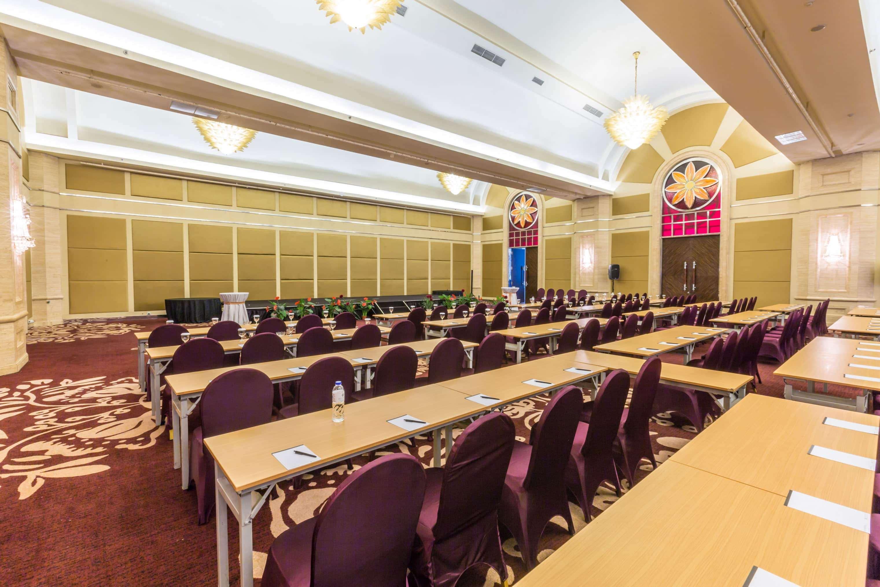 วินด์แฮม สุราบายา ซิต้ เซ็นเตอร์ Hotel ภายนอก รูปภาพ
