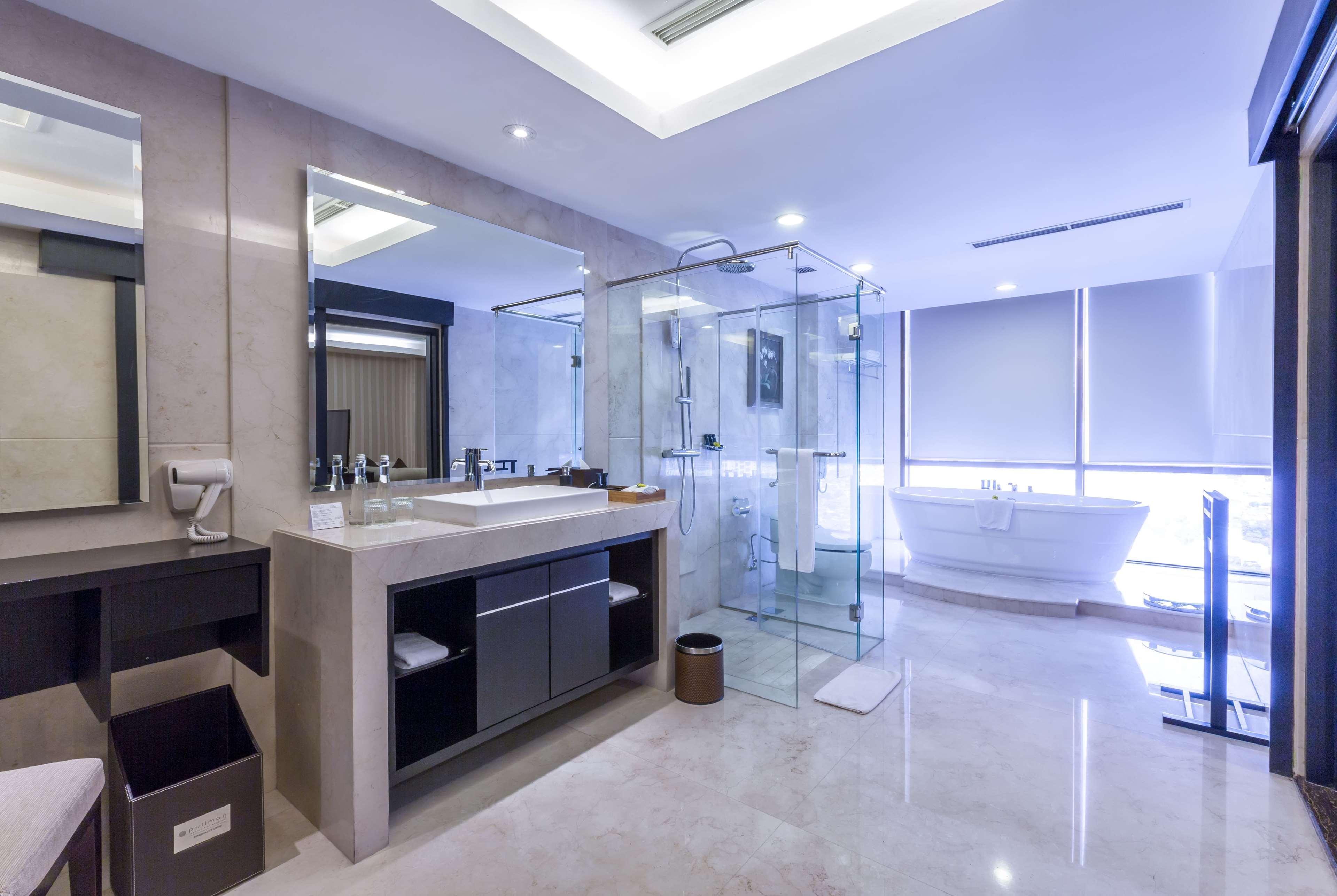 วินด์แฮม สุราบายา ซิต้ เซ็นเตอร์ Hotel ภายนอก รูปภาพ