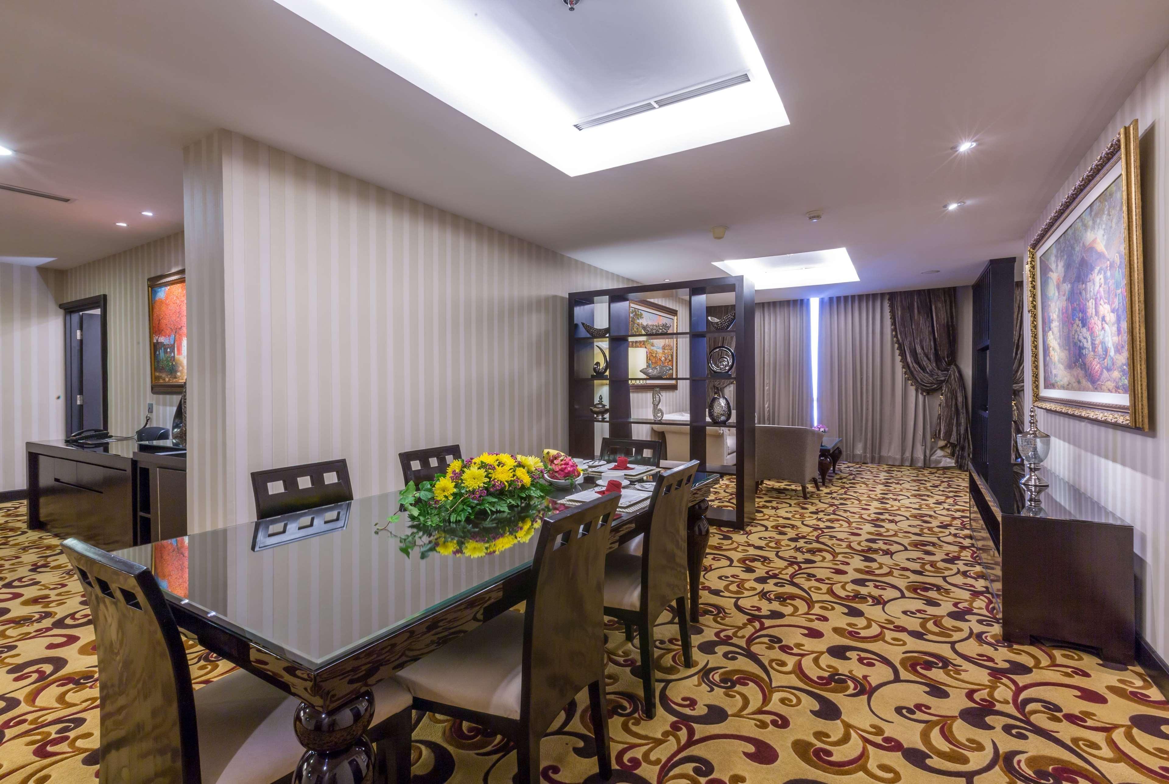 วินด์แฮม สุราบายา ซิต้ เซ็นเตอร์ Hotel ภายนอก รูปภาพ