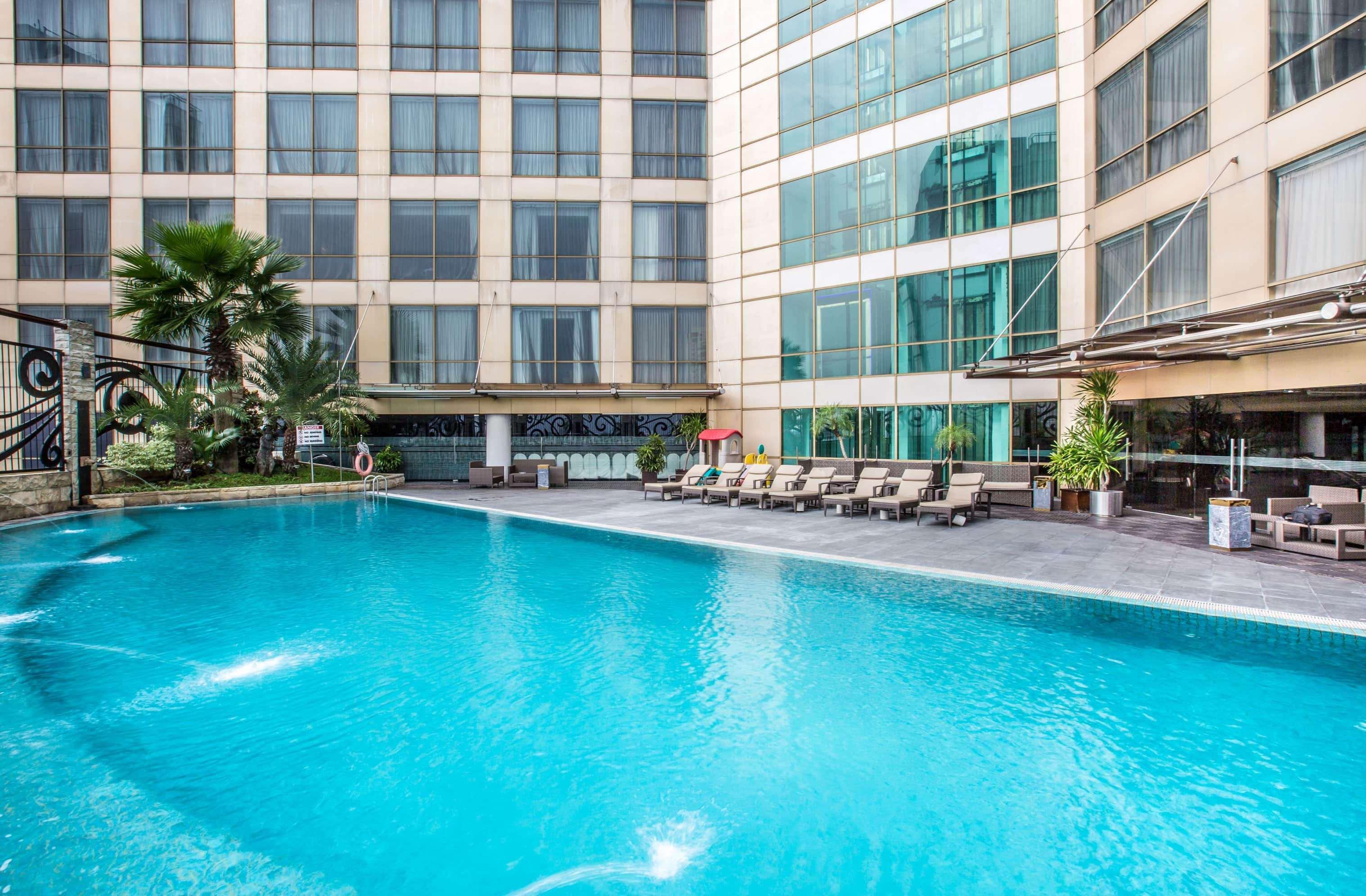 วินด์แฮม สุราบายา ซิต้ เซ็นเตอร์ Hotel ภายนอก รูปภาพ