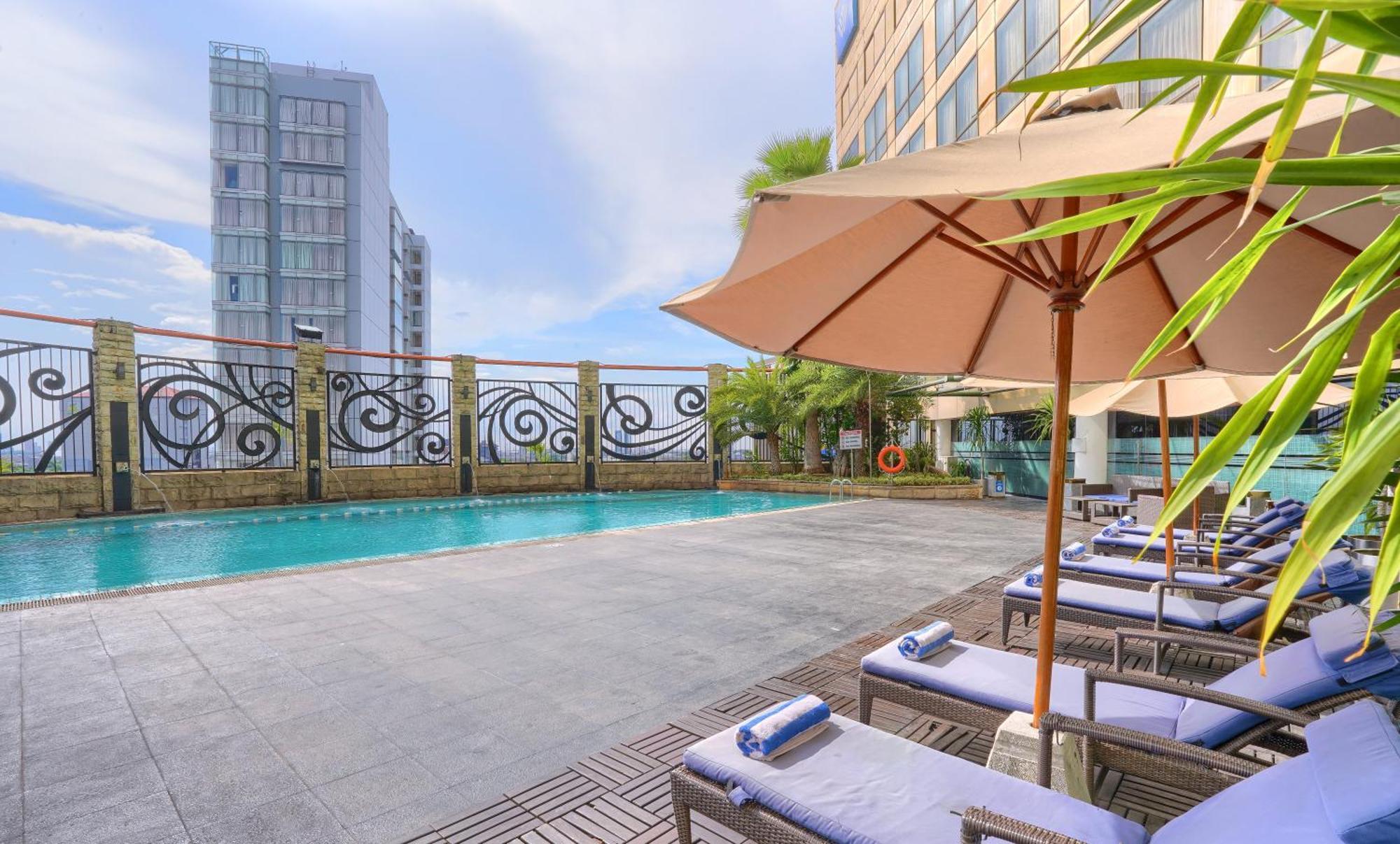 วินด์แฮม สุราบายา ซิต้ เซ็นเตอร์ Hotel ภายนอก รูปภาพ