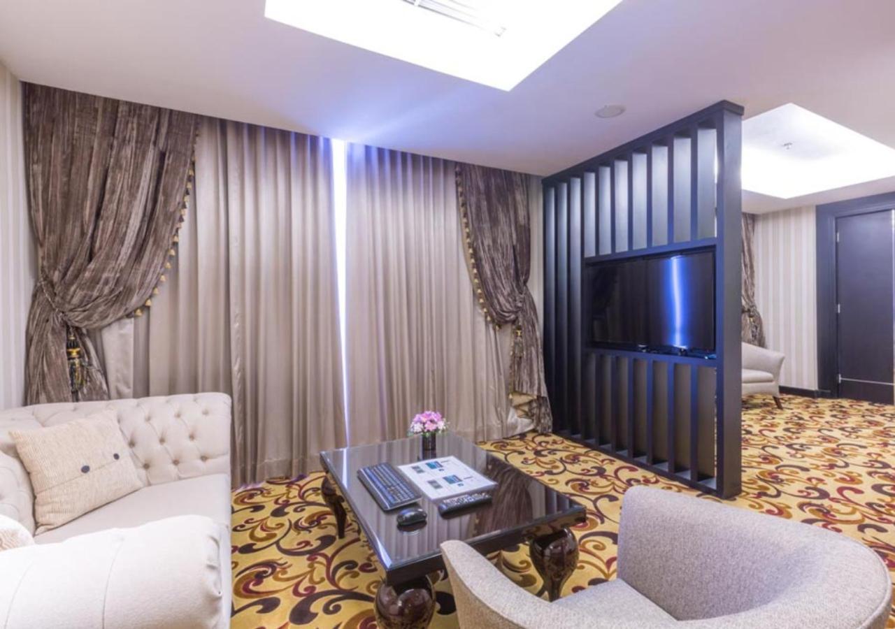 วินด์แฮม สุราบายา ซิต้ เซ็นเตอร์ Hotel ภายนอก รูปภาพ