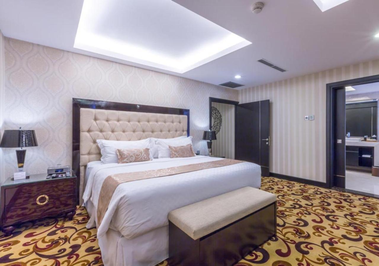 วินด์แฮม สุราบายา ซิต้ เซ็นเตอร์ Hotel ภายนอก รูปภาพ