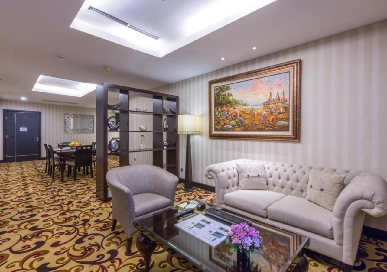 วินด์แฮม สุราบายา ซิต้ เซ็นเตอร์ Hotel ภายนอก รูปภาพ